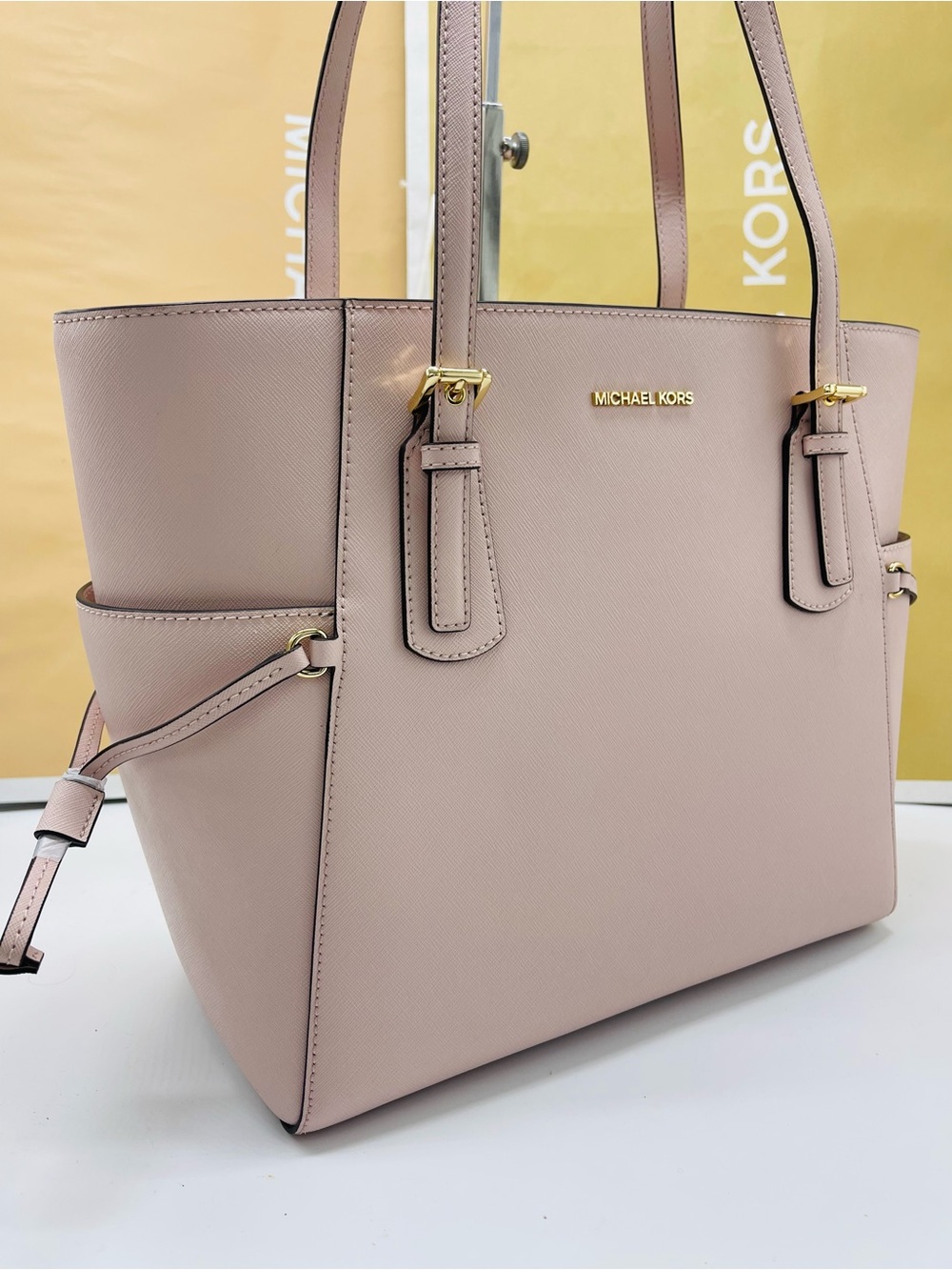 NWT Michael Kors Voyager Lg Saffiano Leather Shoulder EW Tote 
Powder Blush - Picture 16 of 16